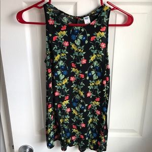 Like-new, never worn Old Navy floral tank ✨ Size M